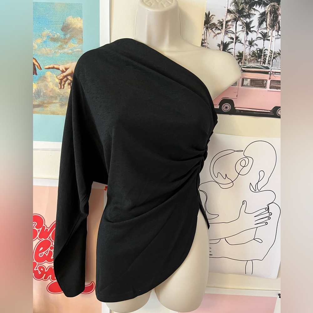 GLAM brand, one arm long sleeved chic asymetrical top Size S NWOT